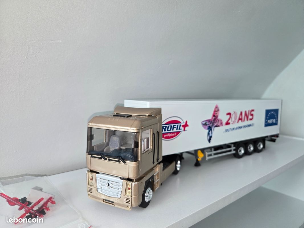 Eligor 1/43 – Camion Renault Magnum Team F1 2002 – Modèle De Collection 112283