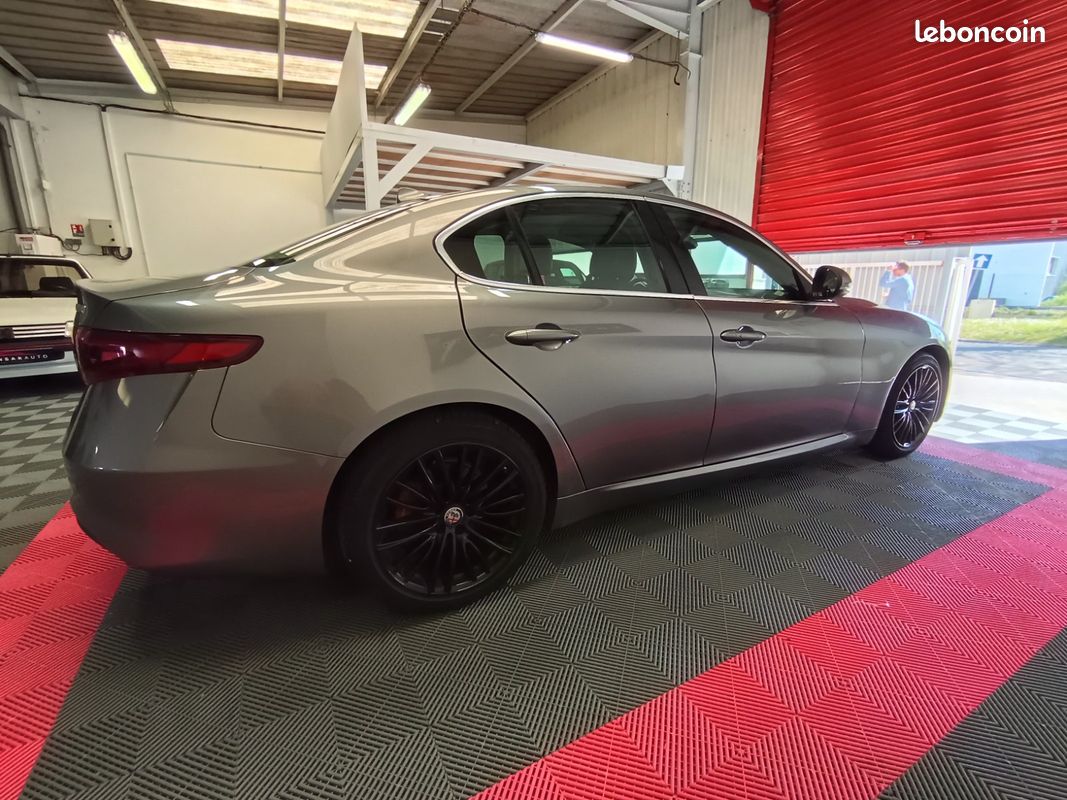 ALFA ROMEO GIULIA MY19 2.2 190 CH AT8 EXECUTIVE - ATTELAGE / CAMERA / Garantie (image 6)