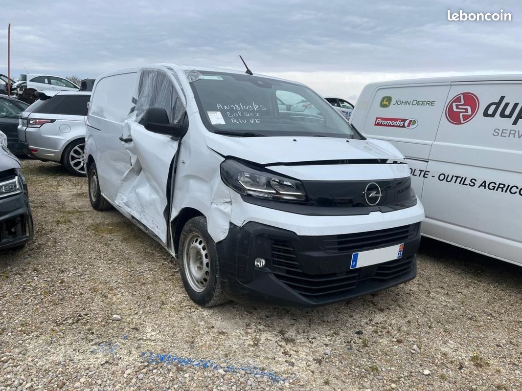 Opel Vivaro III 2.0 CDTi 145 "accidenté" (image 1)