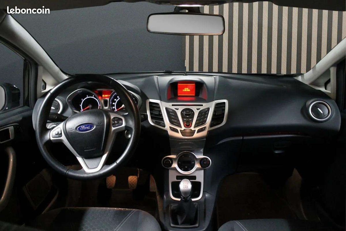 FORD FIESTA 1.6 TIVCT 120 TITANIUm (image 3)