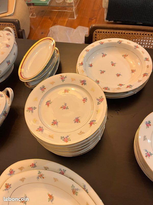 Patrick Frey - Service de table pour 6 (24) - LIMOGES - Porcelaine - Collection : HIBISCUS - Enchères - NEWS