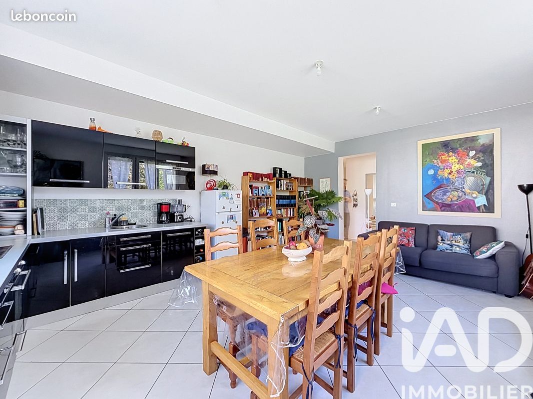 Appartement 3 pièces 68 m² · à Crécy-la-Chapelle · 68 m² · 1 020 €