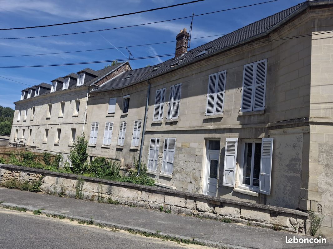 Appartement 2 pièces 53 m² · à Clermont · 53 m² · 690 €