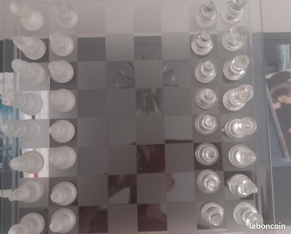 VR7 Jeu D’Échecs En Verre Dépoli Et Transparent – 3 Tailles (20, 26, 35 Cm) – Pièces Feutrées, Fond Rembourré – Luxe Et Portabilité – Cadeau