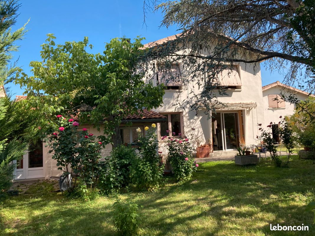 Maison 7 pièces 150 m² · à La Tour-du-Crieu · 150 m² · 300 000 €