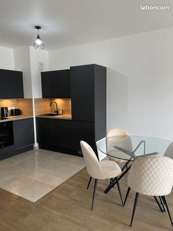 Appartement 3 pièces 85 m² · à Le Mesnil-le-Roi · 85 m² · 1 100 €/mois