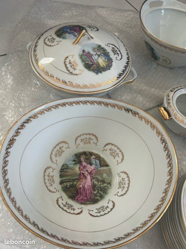 Service porcelaine française motif fragonard (image 2)