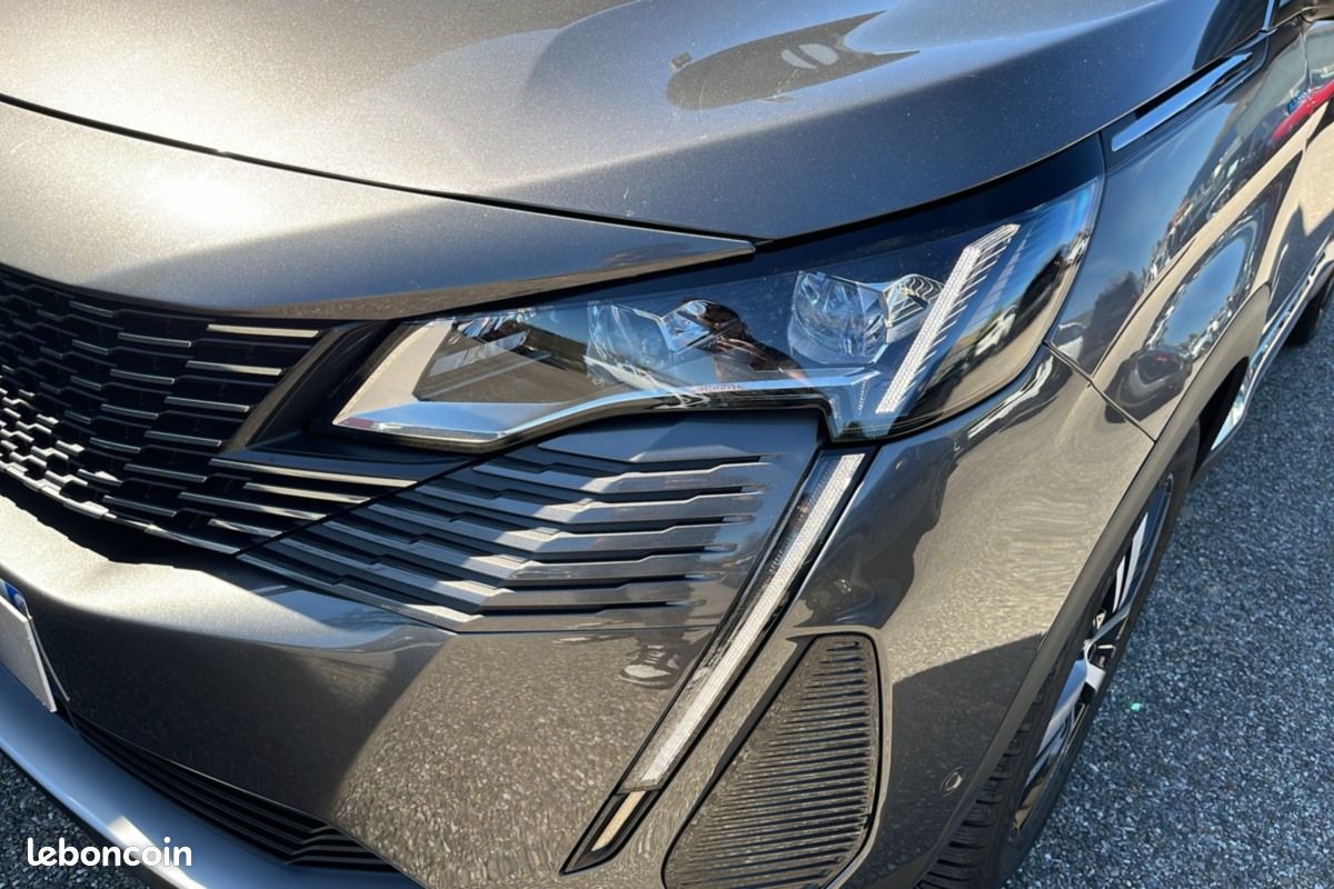 Peugeot 3008 HYBRID4 300 GT (image 16)
