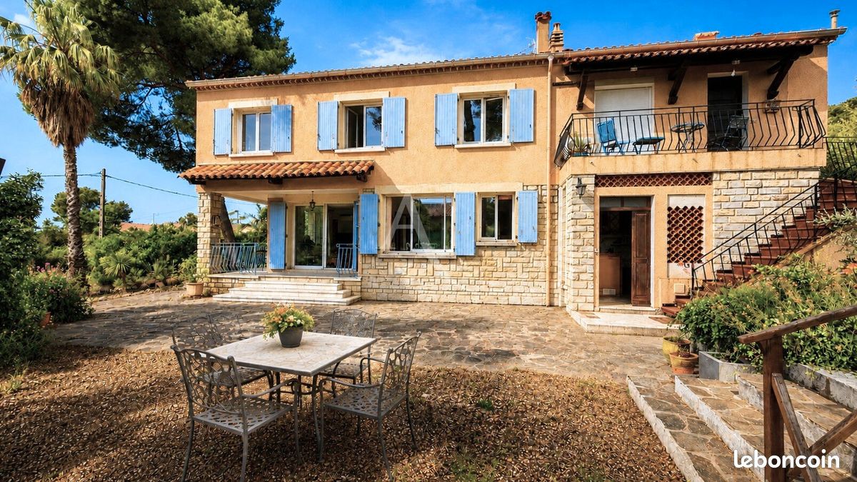 Maison 8 pièces 172 m² · à Carqueiranne · 172 m² · 749 500 €