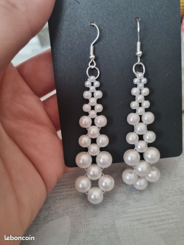 Boucles d'oreilles en perles blanches (image 1)