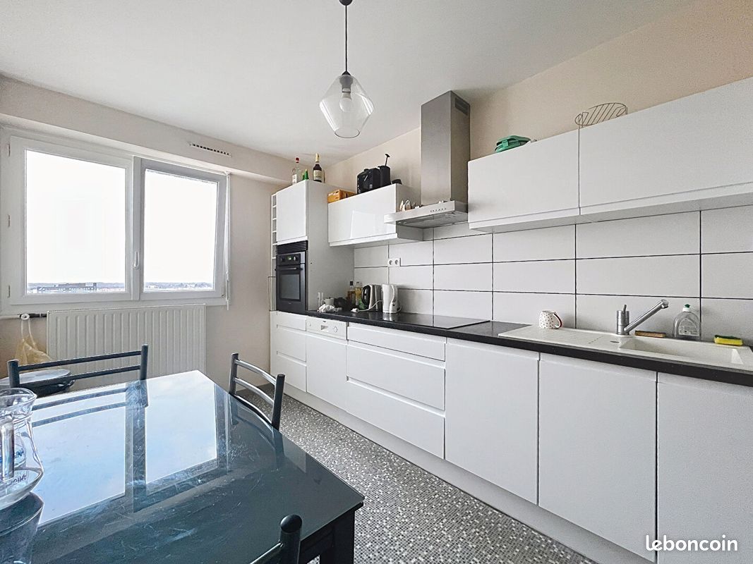 Appartement 5 pièces 108 m² · à La Roche-sur-Yon · 108 m² · 990 €