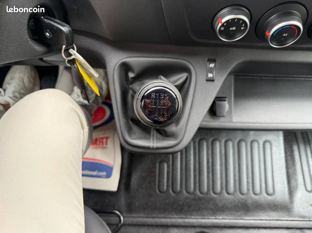 Renault master fgn trac f3500 l3h3 blue dci 135 confort (image 22)