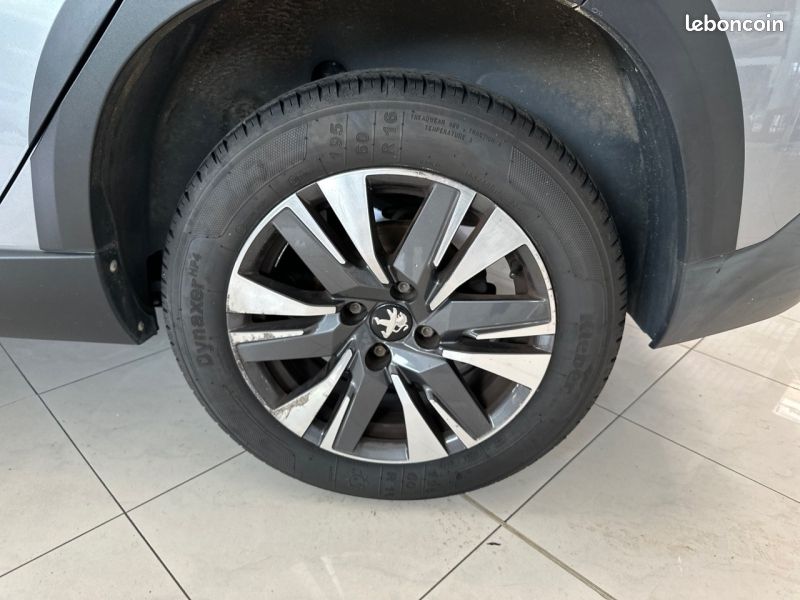 Peugeot 2008 1.2 PureTech 82ch Allure (image 11)