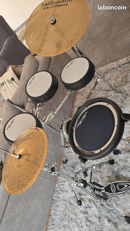 True touch tama drum kit Instruments de musique