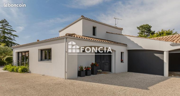 Villa 9 pièces 272 m²