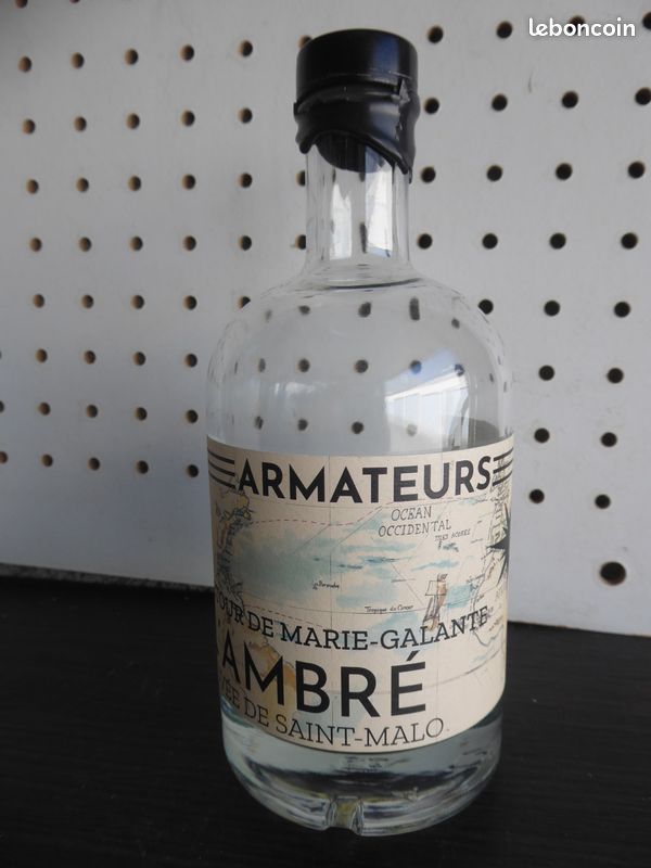 Bouteille de Rhum ARMATEURS l'AMBRÉ cuvée Saint-Malo - Retour de Marie-Galante - VIDE (image 1)