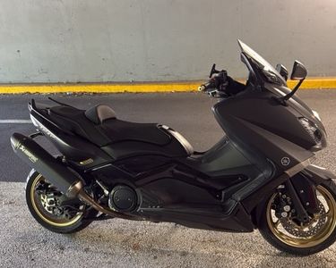 Tmax Édition black max Motos