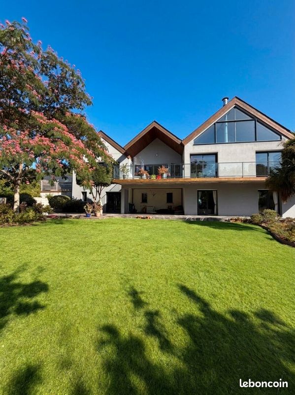 Maison 7 pièces 350 m² · à Hennebont · 350 m² · 892 500 €