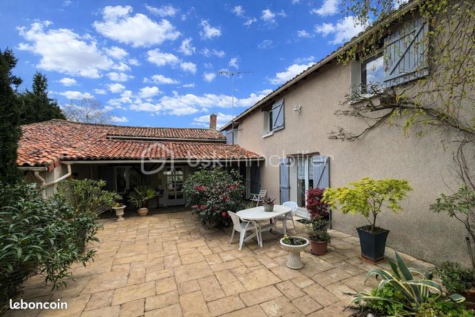 Maison 7 pièces 196 m²