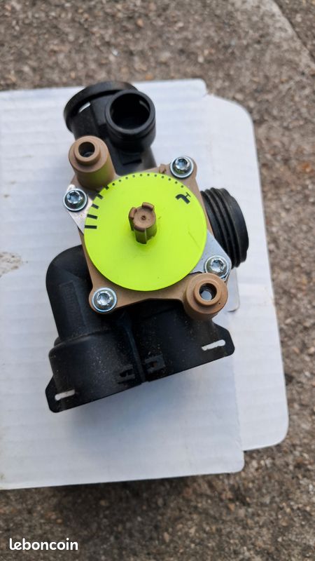 Vanne 4 Voies Frisquet V2 - Modèle F3AA40736 En Bronze Pour Installation Professionnelle