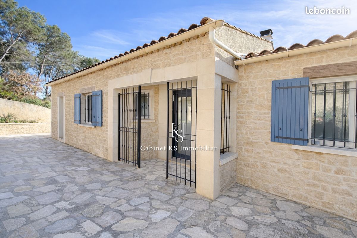 Maison 12 pièces 277 m² · à Châteauneuf-le-Rouge · 277 m² · 820 000 €