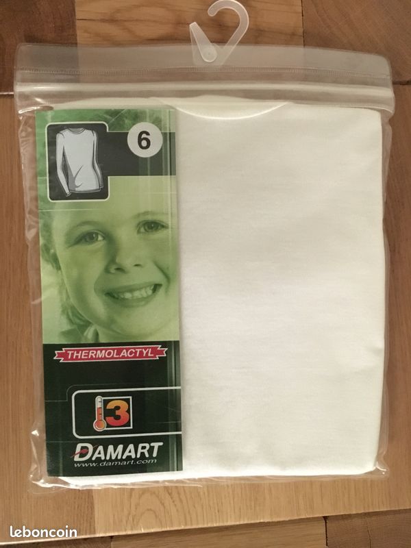 T-shirt Damart neuf 6 ans (image 1)