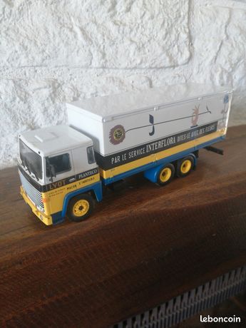 COLLECTION CAMIONS D'AUTREFOIS BERLIET KB770 CITERNE ELF ANTAR IXO 1/43