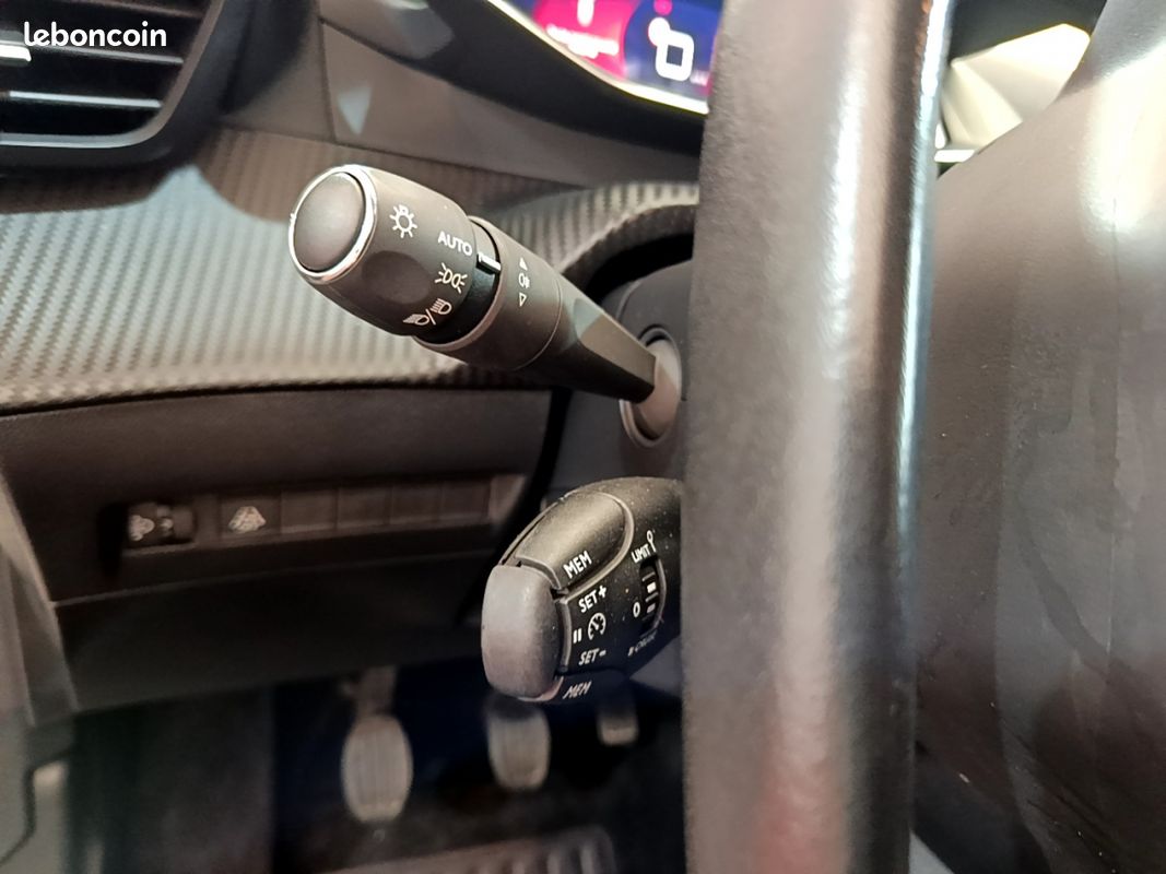 Peugeot 208 (2) PureTech 100 Allure Business (image 25)