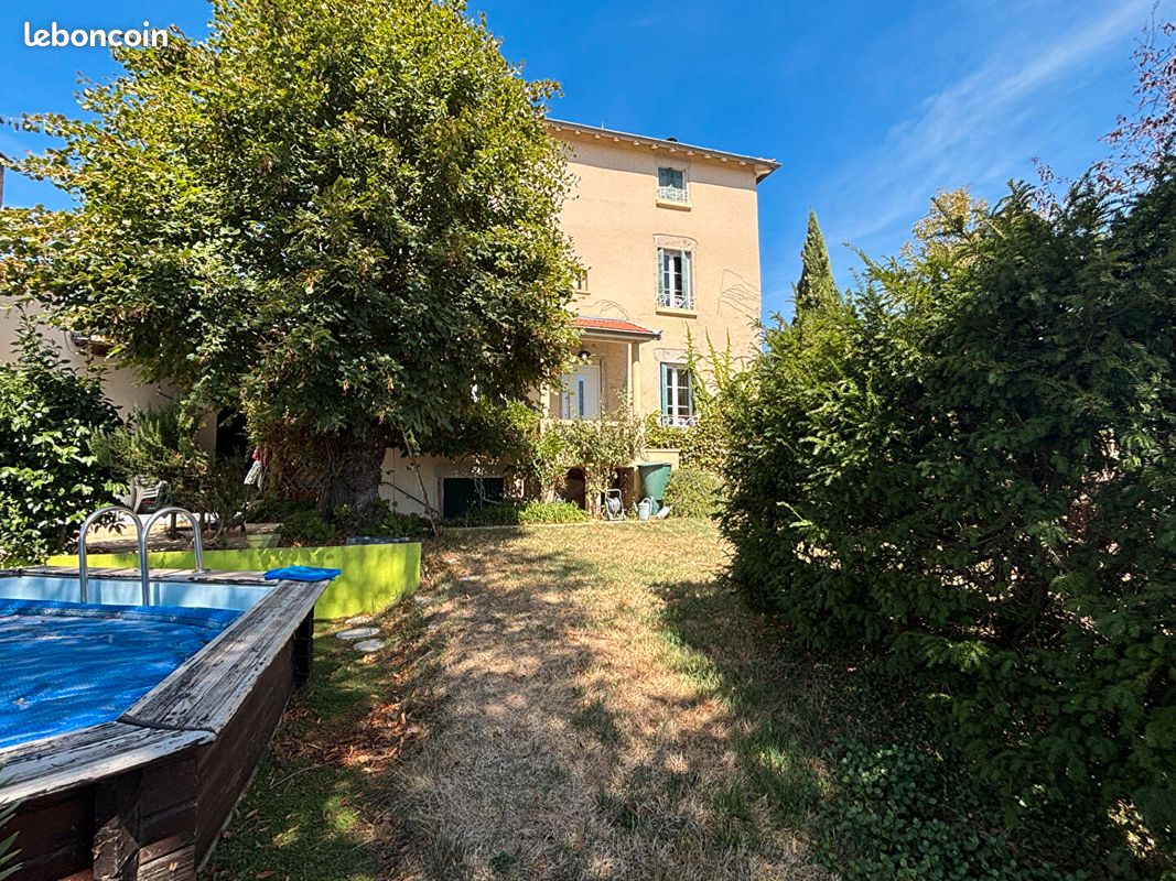 Maison 5 pièces 136 m² · à Vaugneray · 136 m² · 1 550 €/mois