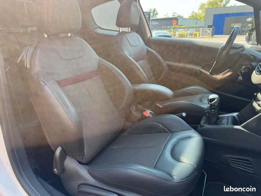 Peugeot 208 1.6 THP 156 CH XY / Distribution faite (image 28)