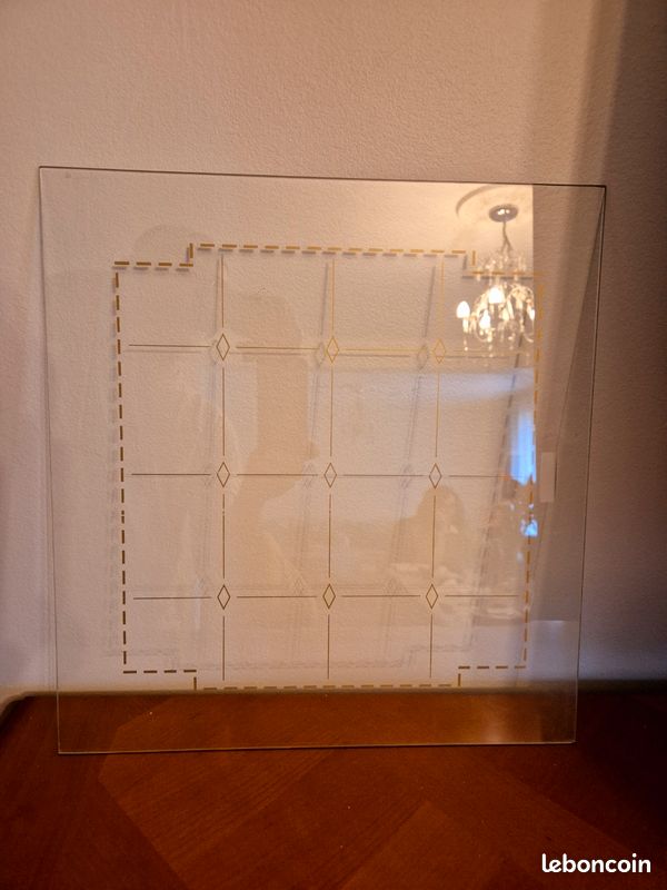 Vitre de meuble stylisé (image 1)