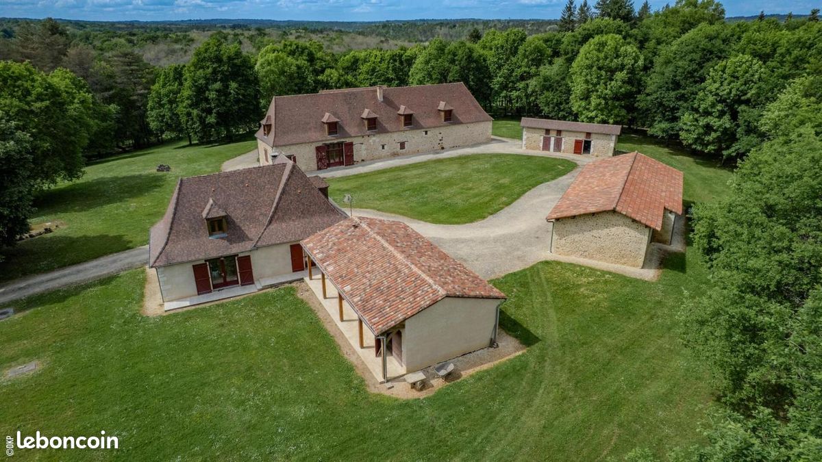 Maison 5 pièces 160 m² · à La Douze · 160 m² · 1 575 000 €