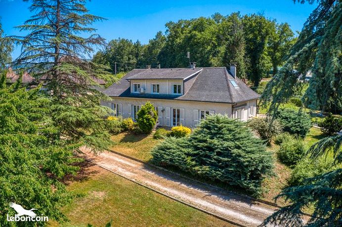 Maison 7 pièces 255 m²