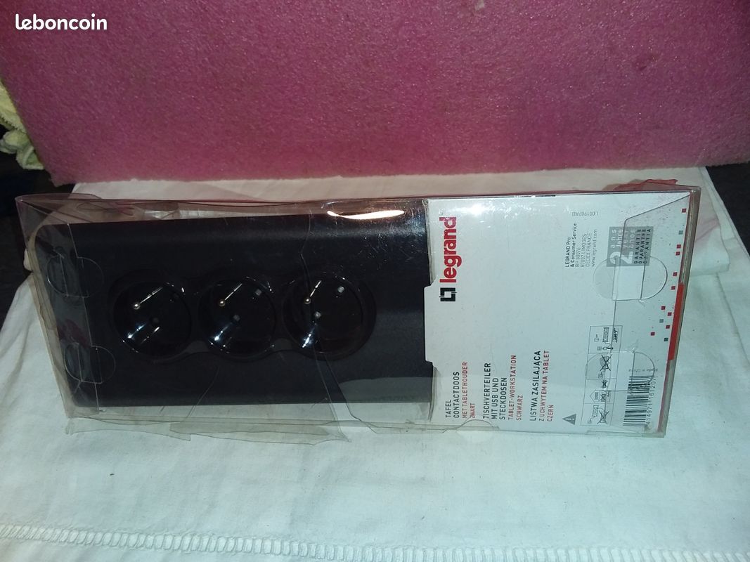 Rallonge multiprise 3 prises/ 2 usb-a support tablette legrand (image 1)
