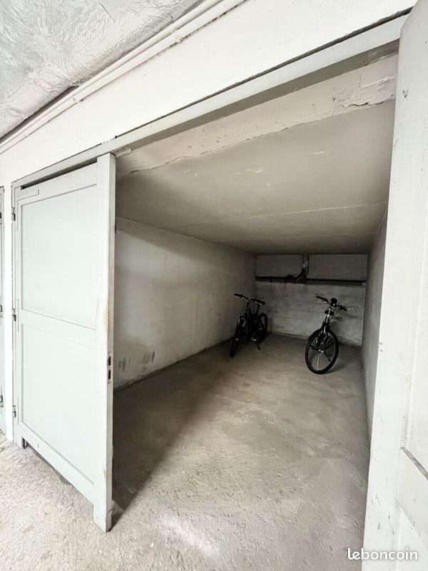 Parking 12 m² · au Port-Marly · 12 m² · 18 000 €