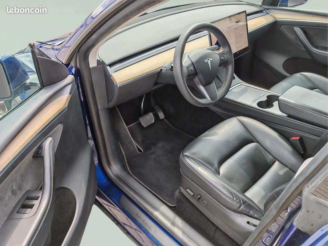 TESLA MODEL Y Performance * Dual Motor AWD * 534 ch * 75 kWh * Toit Pano (image 9)