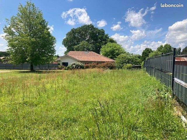 Terrain à bâtir de 793 m² à BASCONS (40) · 56 000 €