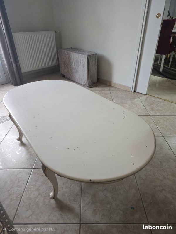Table basse ovale style Louis XV – blanc crème et dorures (image 1)