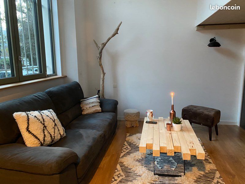Table basse bois massif (image 1)