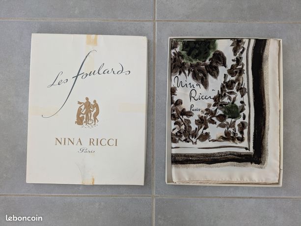 Foulard En Soie Nina Ricci Pour J&F Martell - Occasion Bleu