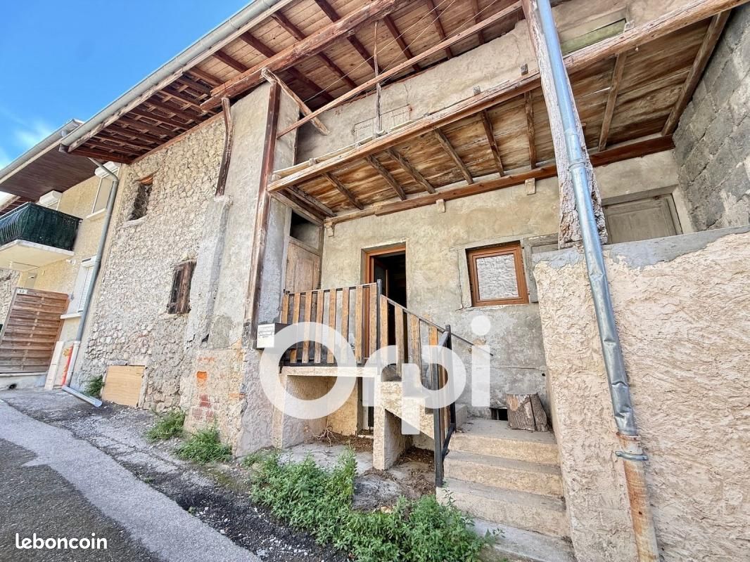 Maison 2 pièces 114 m² · à Lumbin · 114 m² · 80 000 €