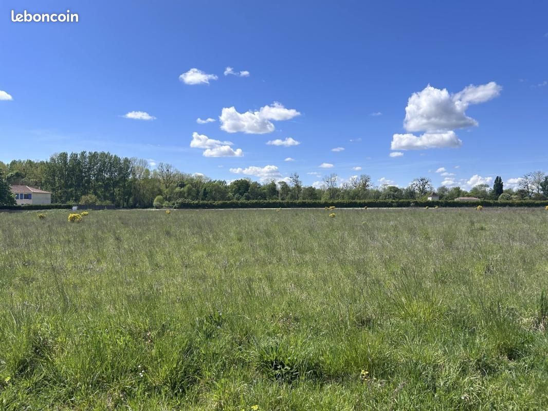 Terrain 820 m² Gimeux · 38 581 €