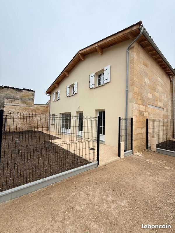 Maison 4 pièces 98 m² · à Lussac · 98 m² · 990 €/mois