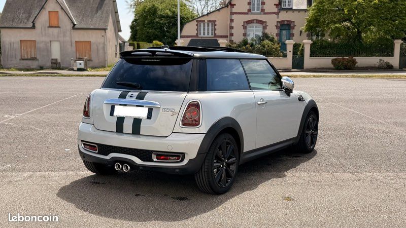 Mini Cooper SD (image 2)