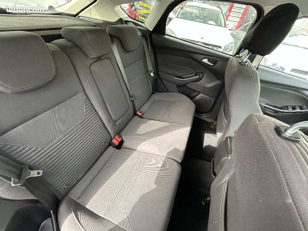 Ford Focus 1.0 EcoBoost 100 SetS 99g Trend (image 6)