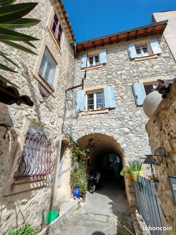 Maison 4 pièces 104 m² · à La Trinité · 104 m² · 1 700 €