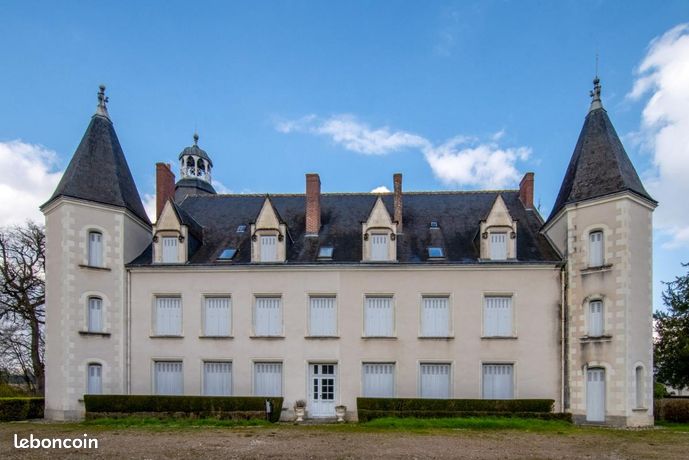 Château 2 252 m² Ballan Mire