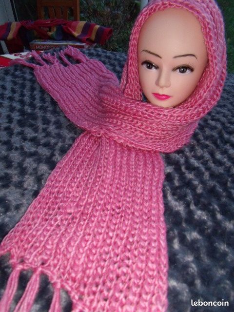 Longue echarpe rose neuve (image 1)