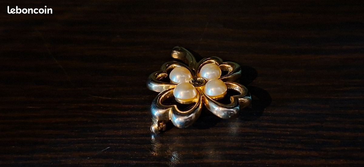 Lot De 2 Pins Trèfle 4 Feuilles - Doré Et Argenté, 22 Mm, Métal 3D, Avec Pochette Velours, Porte-bonheur