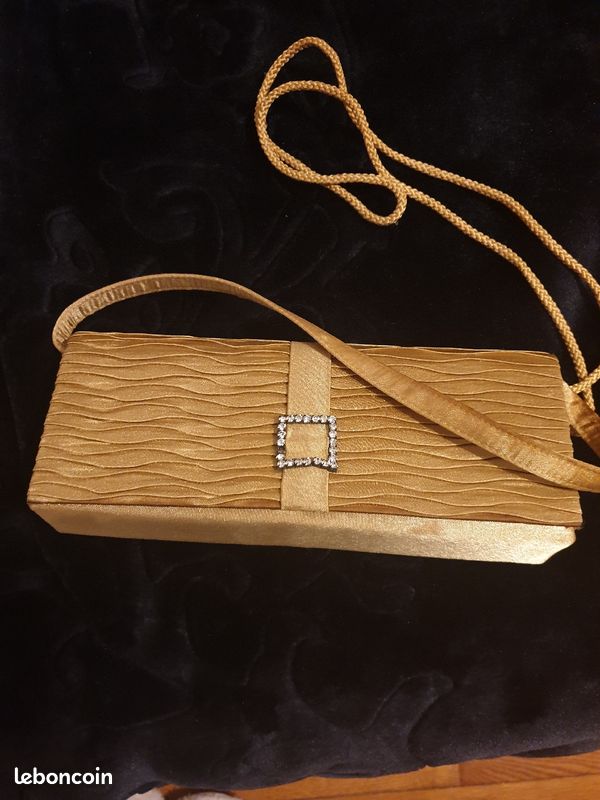 Sac à main pochette de soirée en bandoulière dorée en satin (image 1)